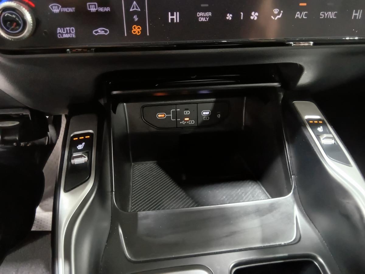 2025 Kia Sorento - Image 23