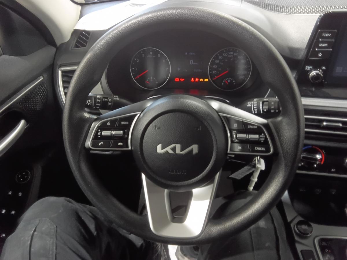 2023 Kia Seltos - Image 15