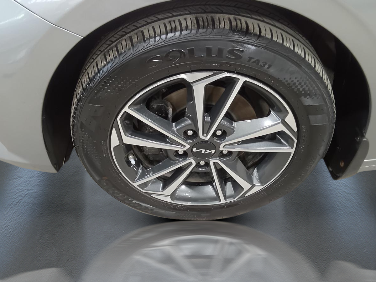 2023 Kia Forte - Image 6