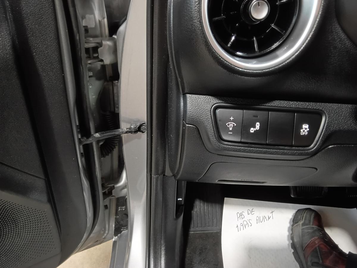 2023 Kia Forte - Image 24