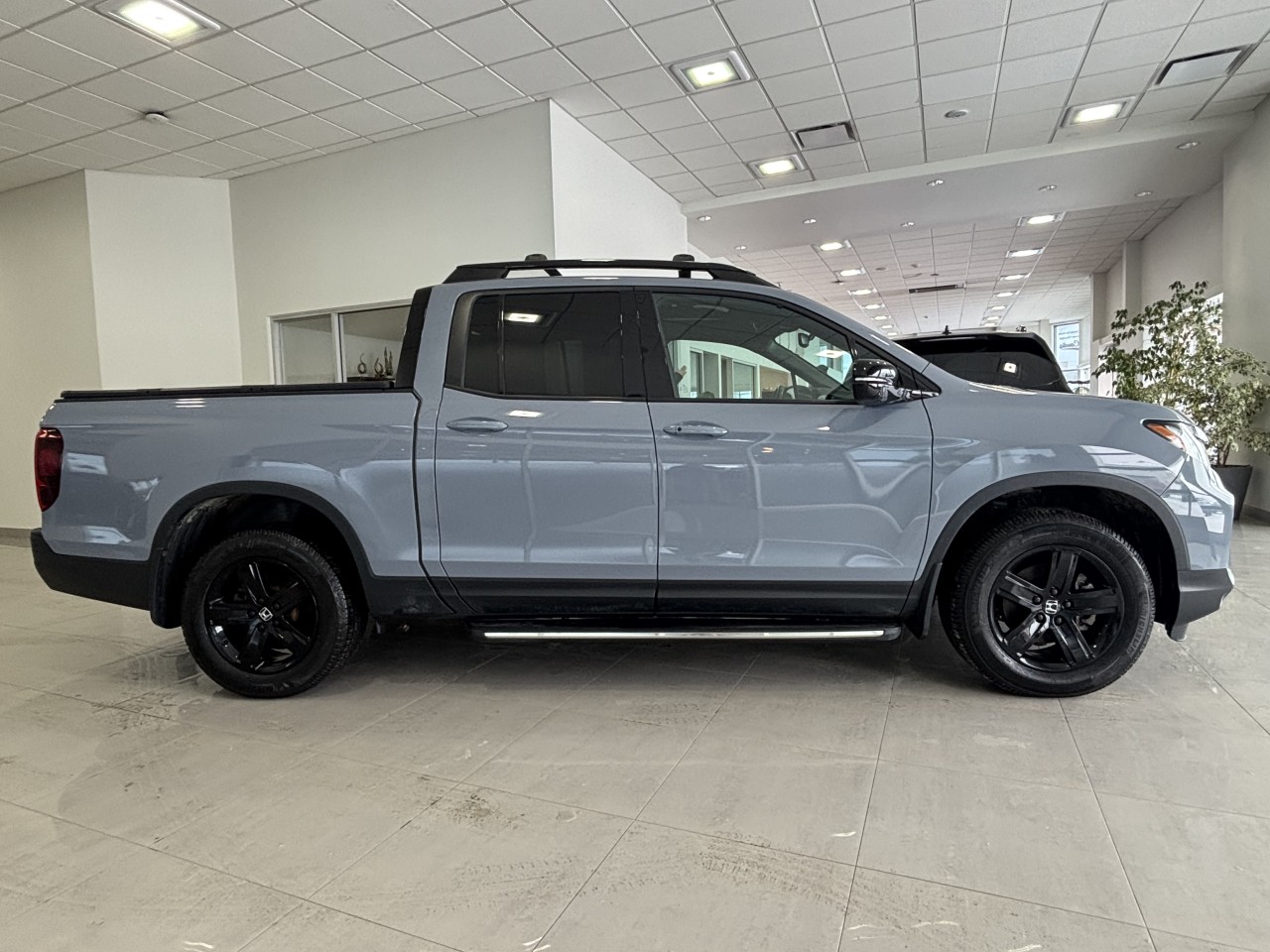 2022 Honda Ridgeline - Image 4