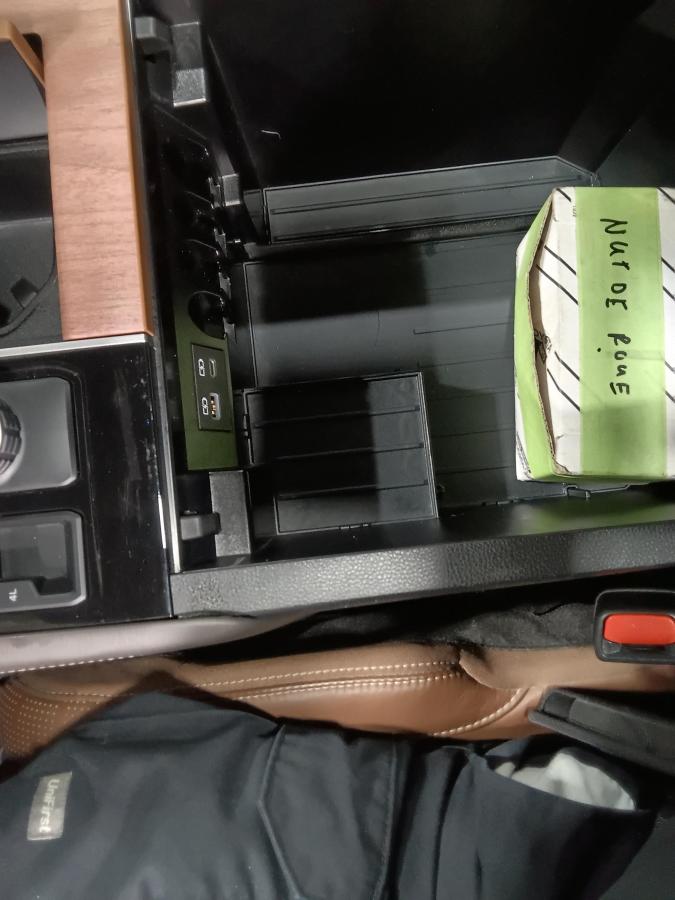 2022 Toyota Tundra Hybrid - Image 26