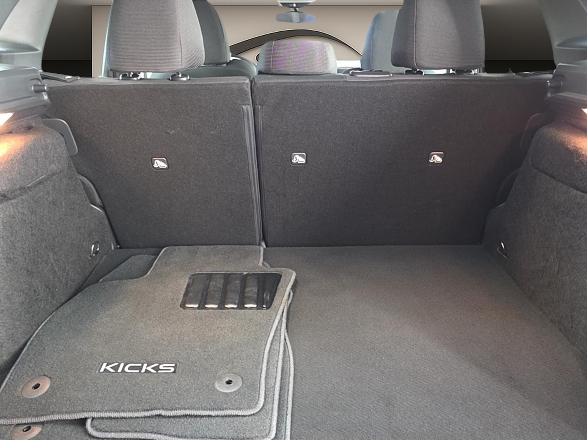 2025 Nissan Kicks - Image 6