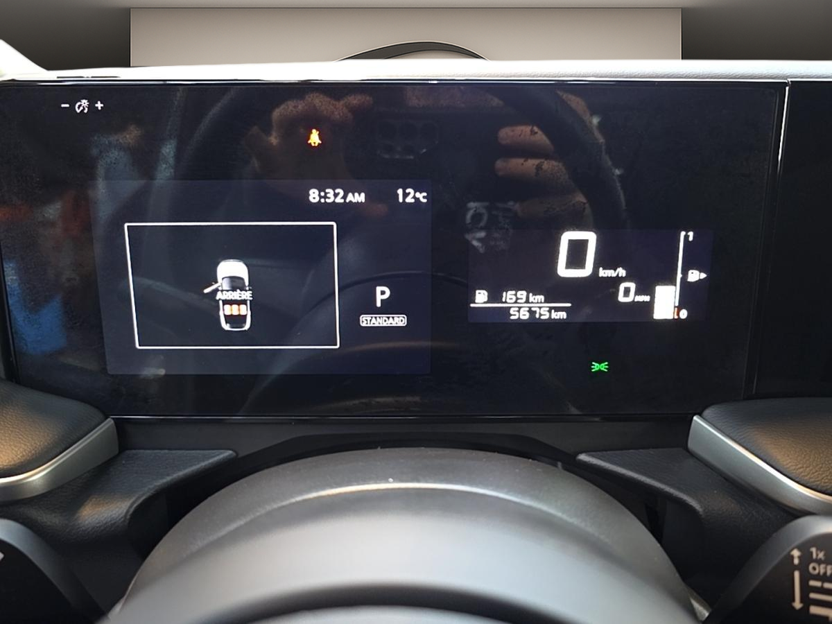 2025 Nissan Kicks - Image 13