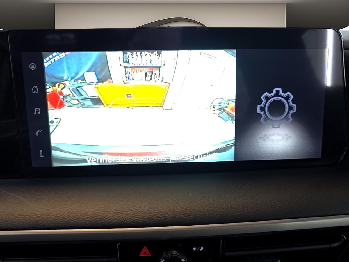 2025 Nissan Kicks - Image 14