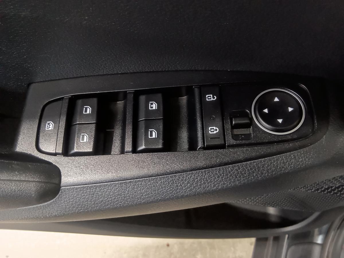 2022 Kia Seltos - Image 25