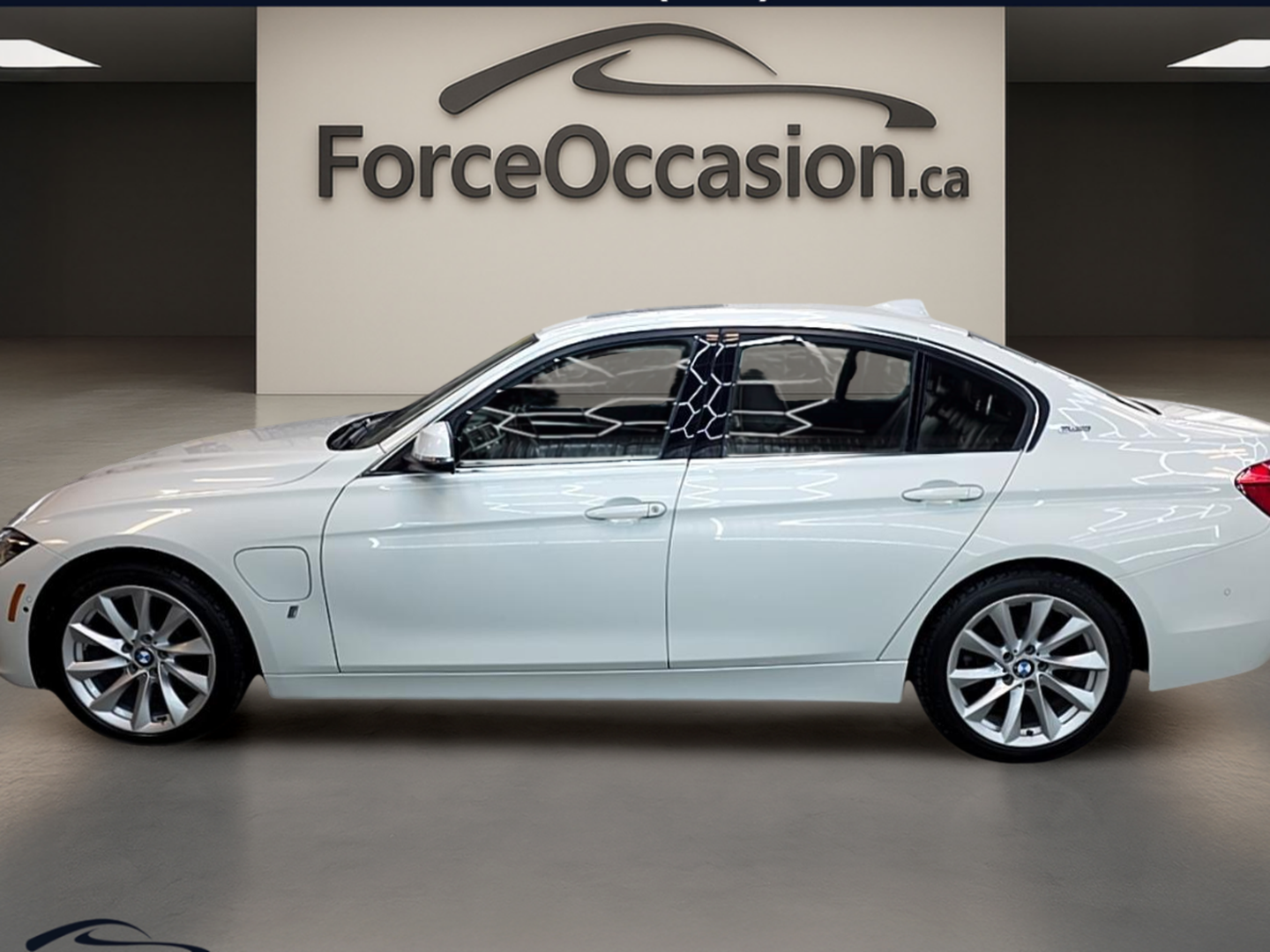 2017 BMW 330e - Image 3