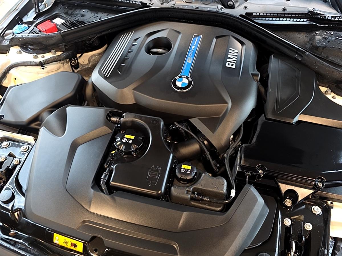 2017 BMW 330e - Image 7