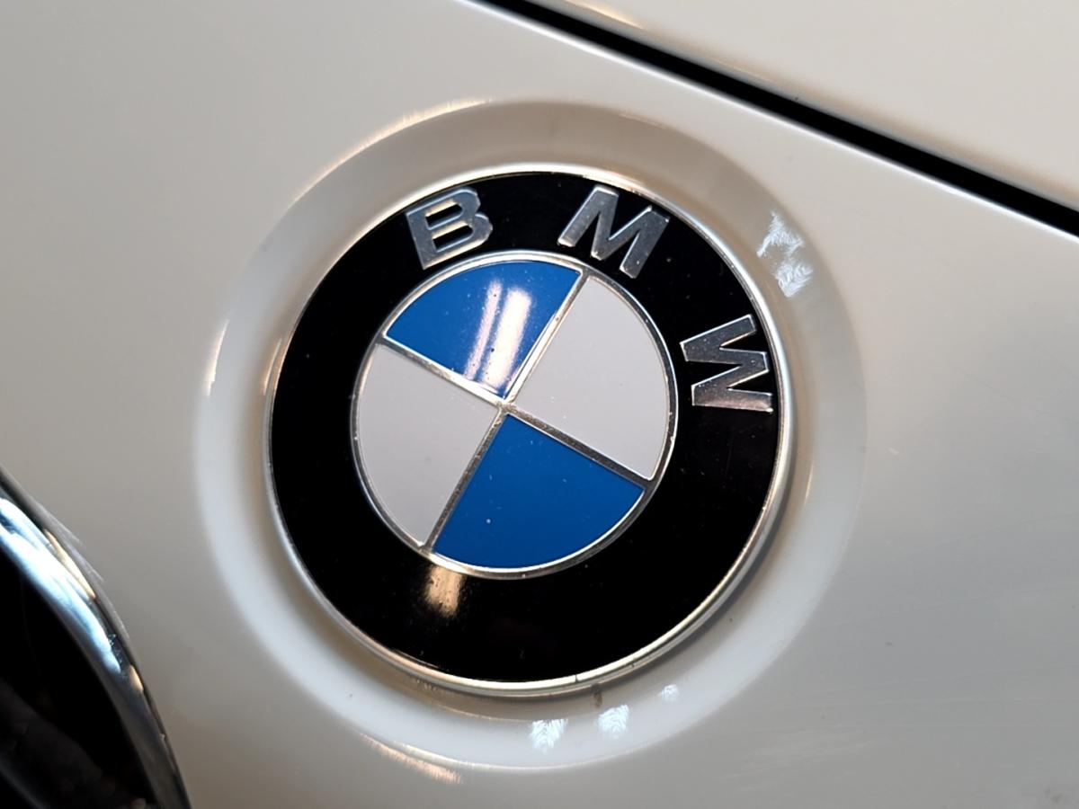 2017 BMW 330e - Image 11