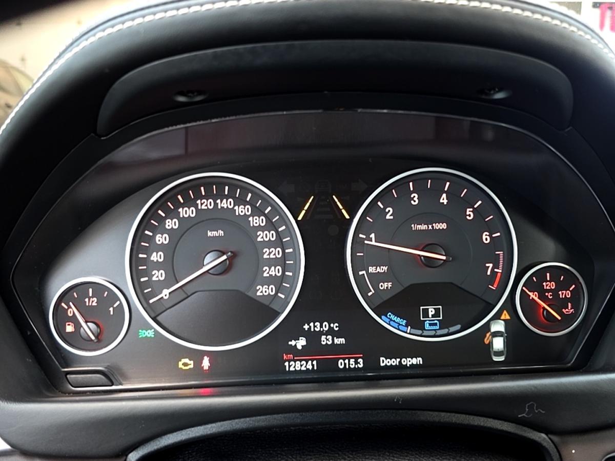 2017 BMW 330e - Image 15