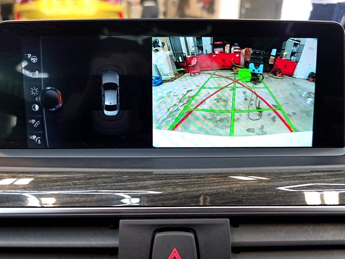 2017 BMW 330e - Image 19