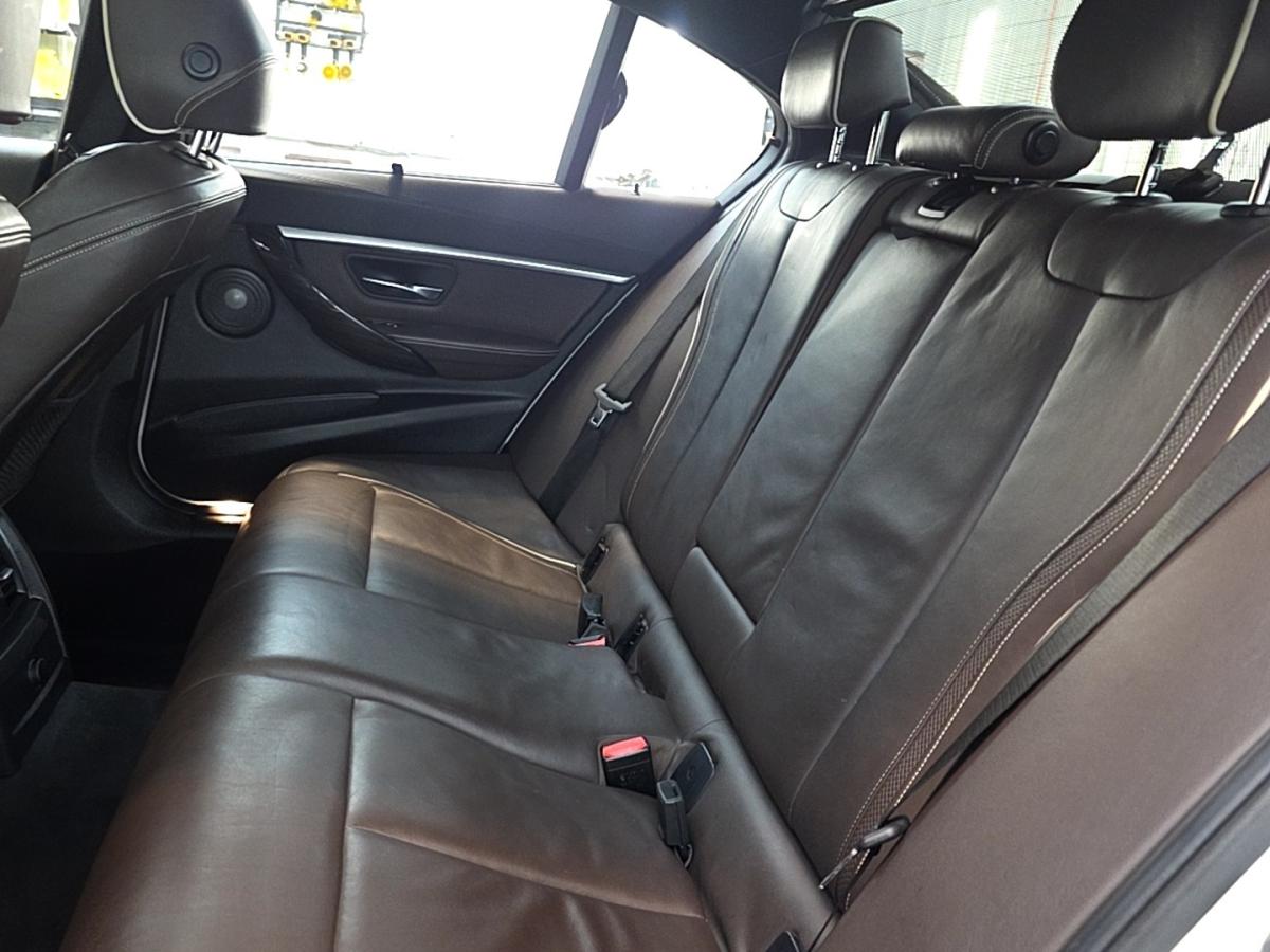 2017 BMW 330e - Image 22