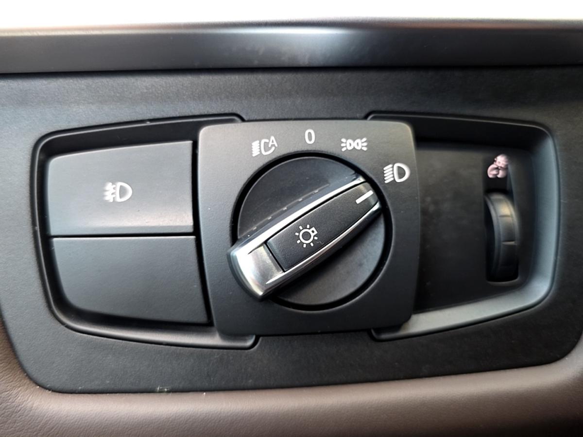 2017 BMW 330e - Image 25