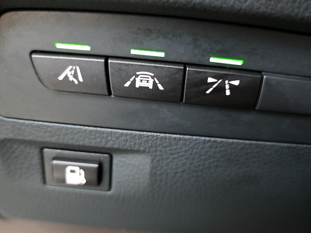 2017 BMW 330e - Image 26