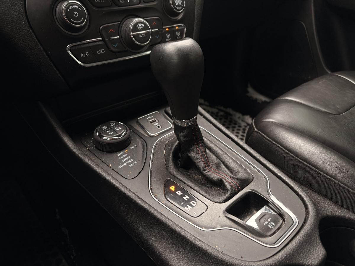 2021 Jeep Cherokee - Image 14