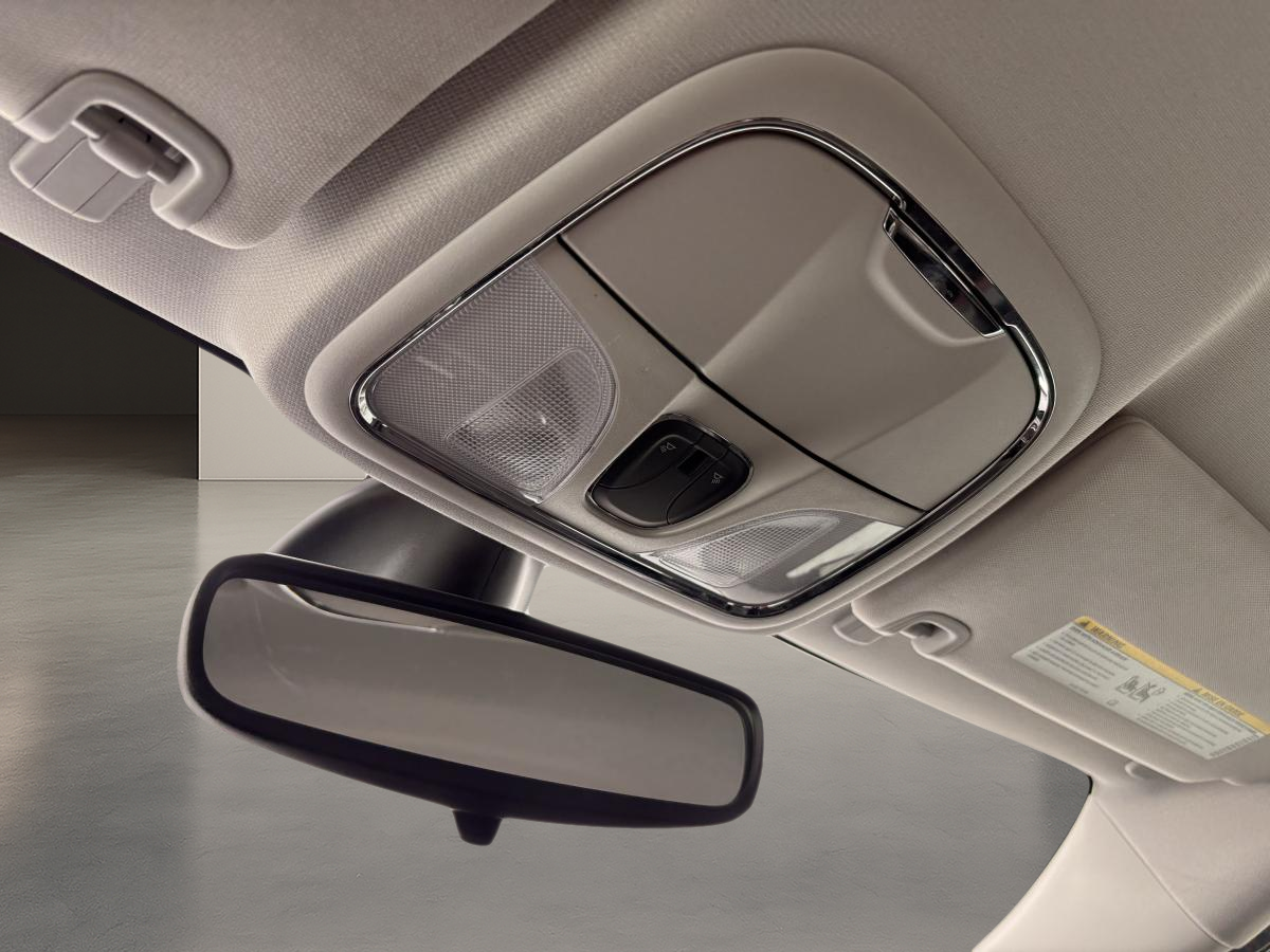 2021 Jeep Cherokee - Image 18