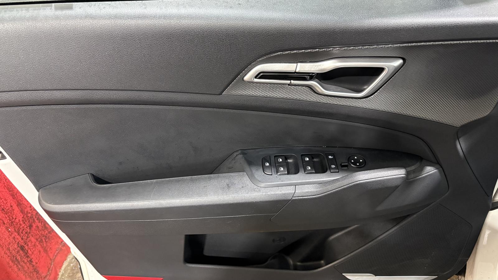 2024 Kia Sportage - Image 10