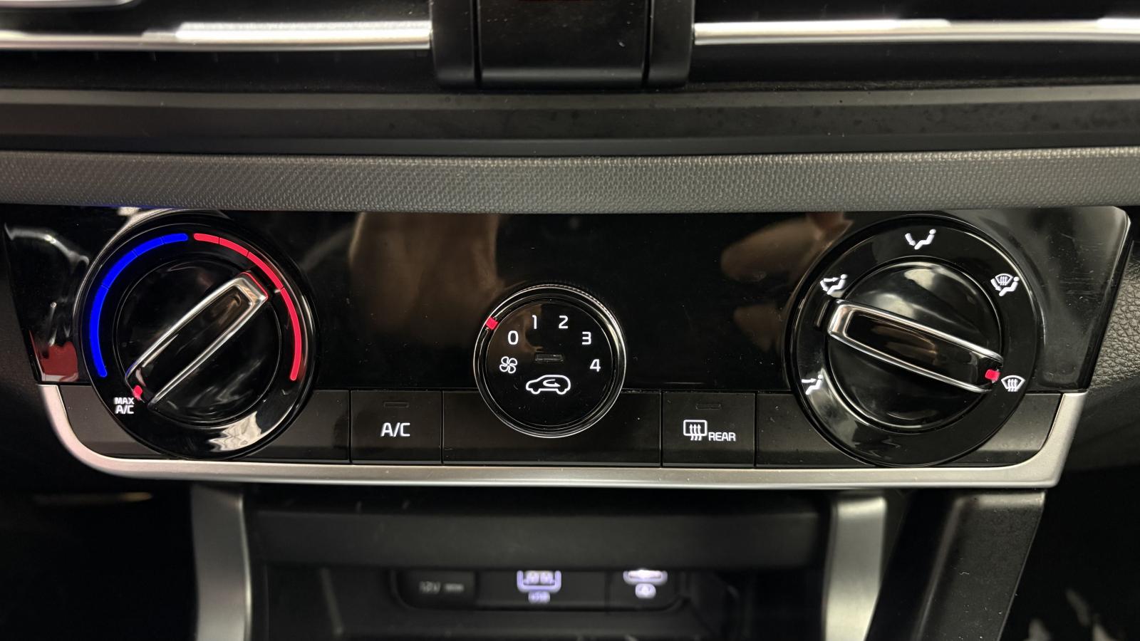 2021 Kia Seltos - Image 25