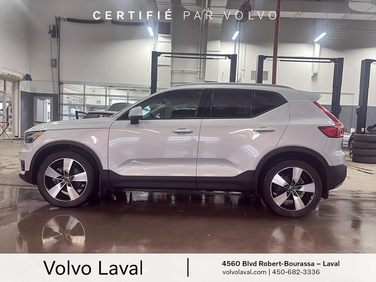 2022 Volvo XC40 - Image 8