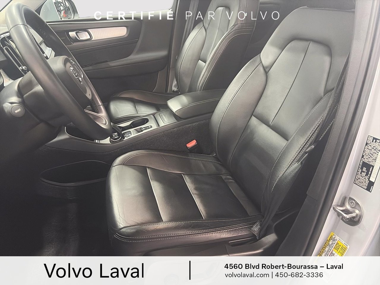 2022 Volvo XC40 - Image 9