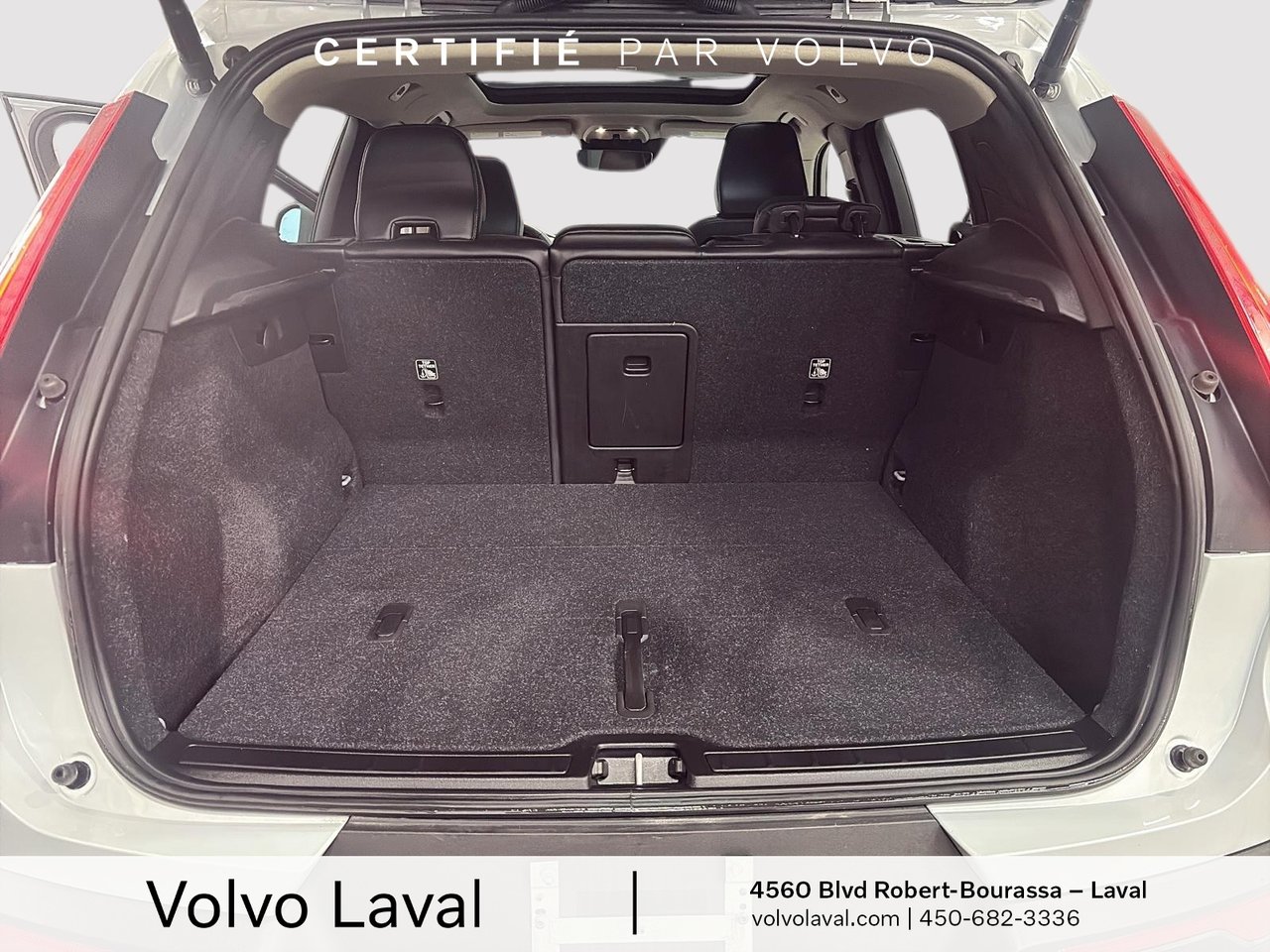 2022 Volvo XC40 - Image 12