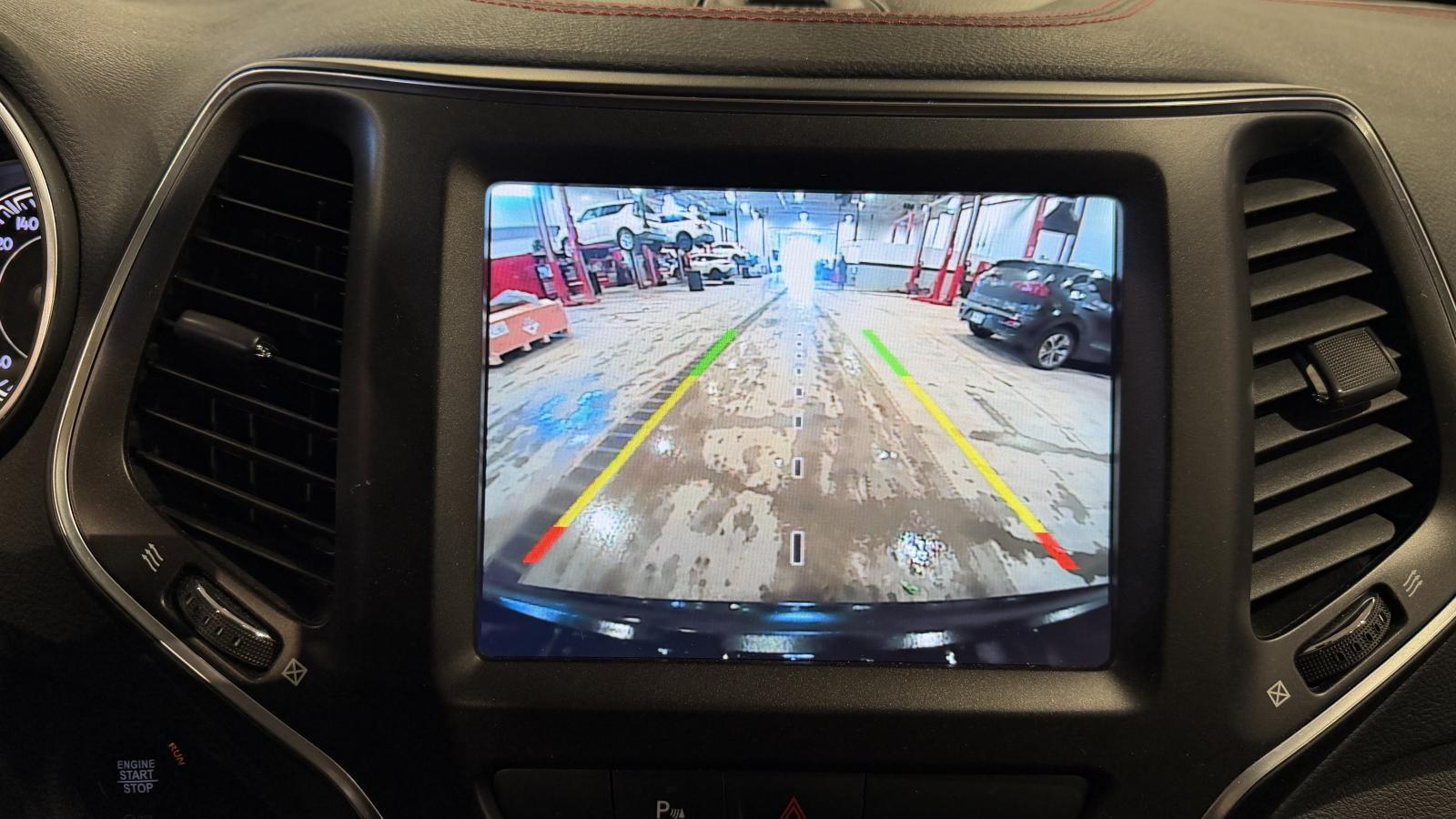 2020 Jeep Cherokee - Image 23