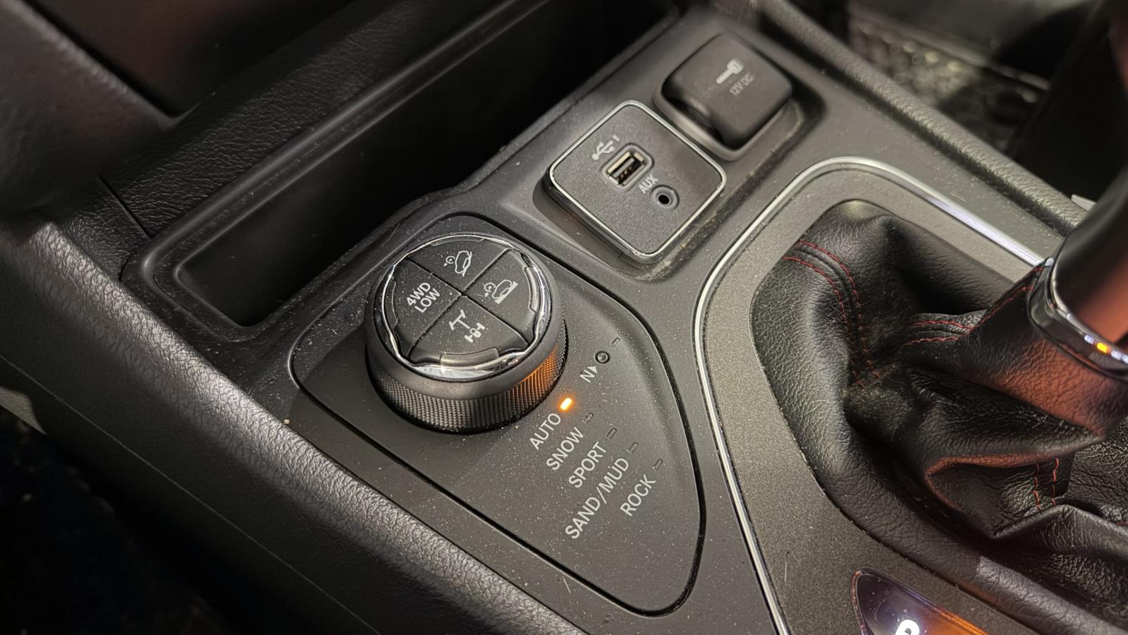 2020 Jeep Cherokee - Image 28