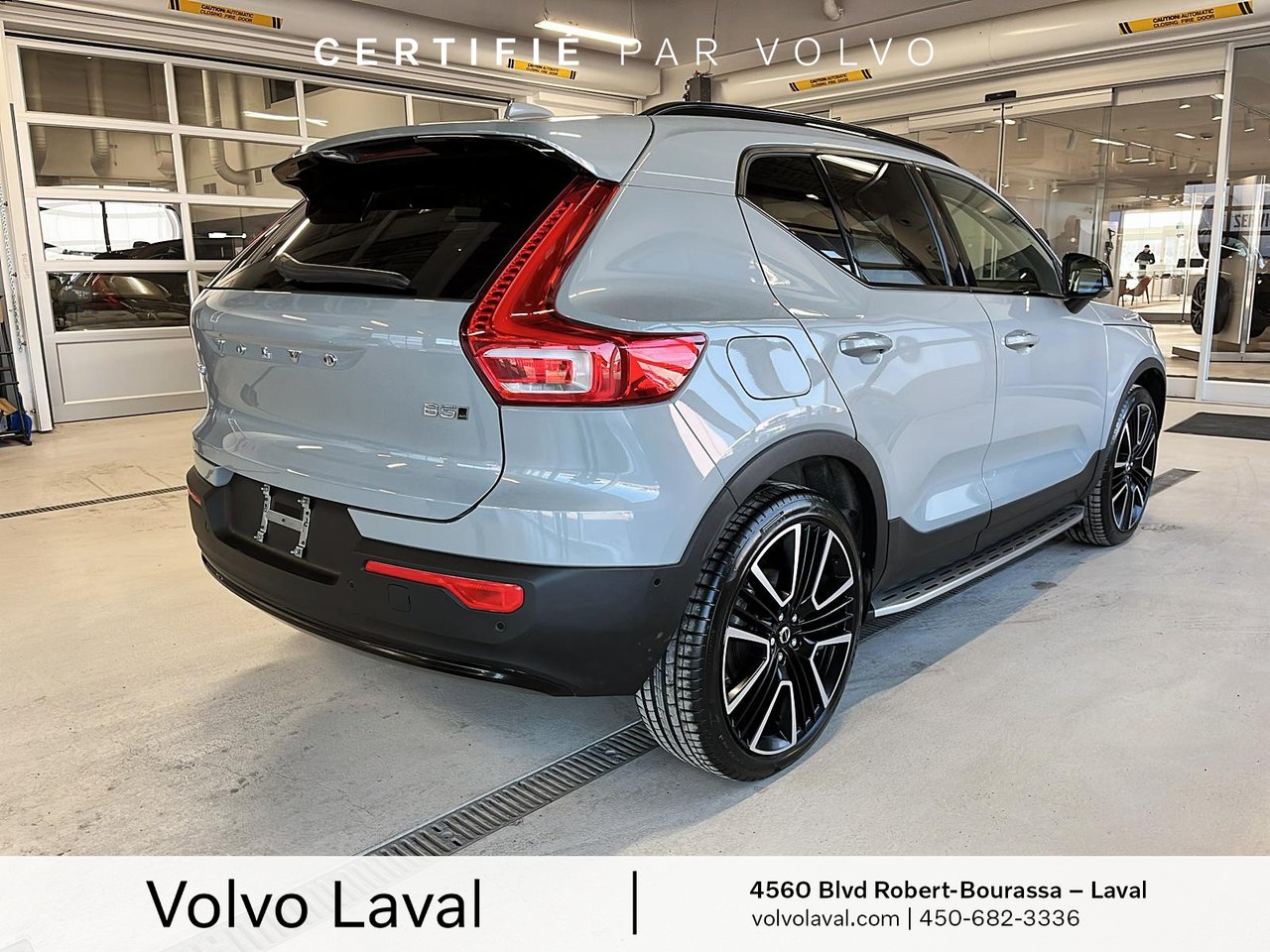 2025 Volvo XC40 - Image 8