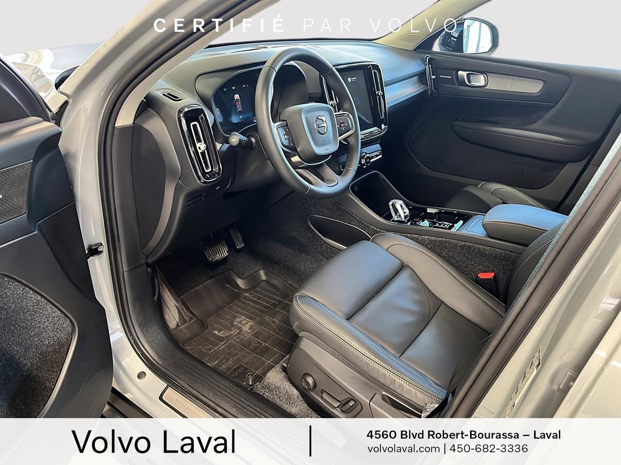 2025 Volvo XC40 - Image 9