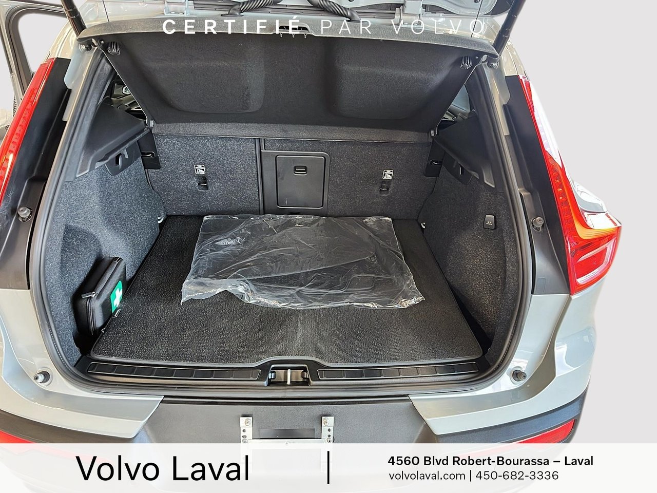 2025 Volvo XC40 - Image 21