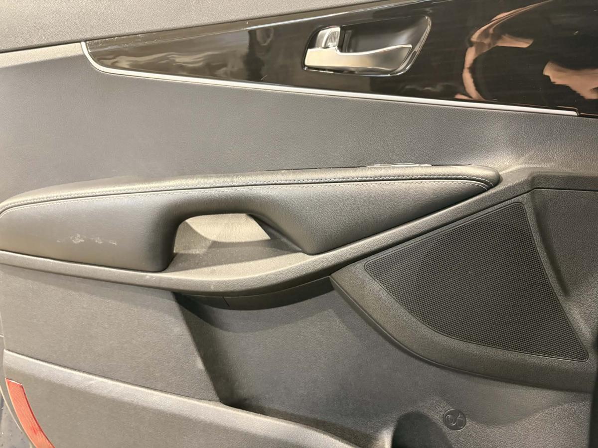 2019 Kia Sorento - Image 19