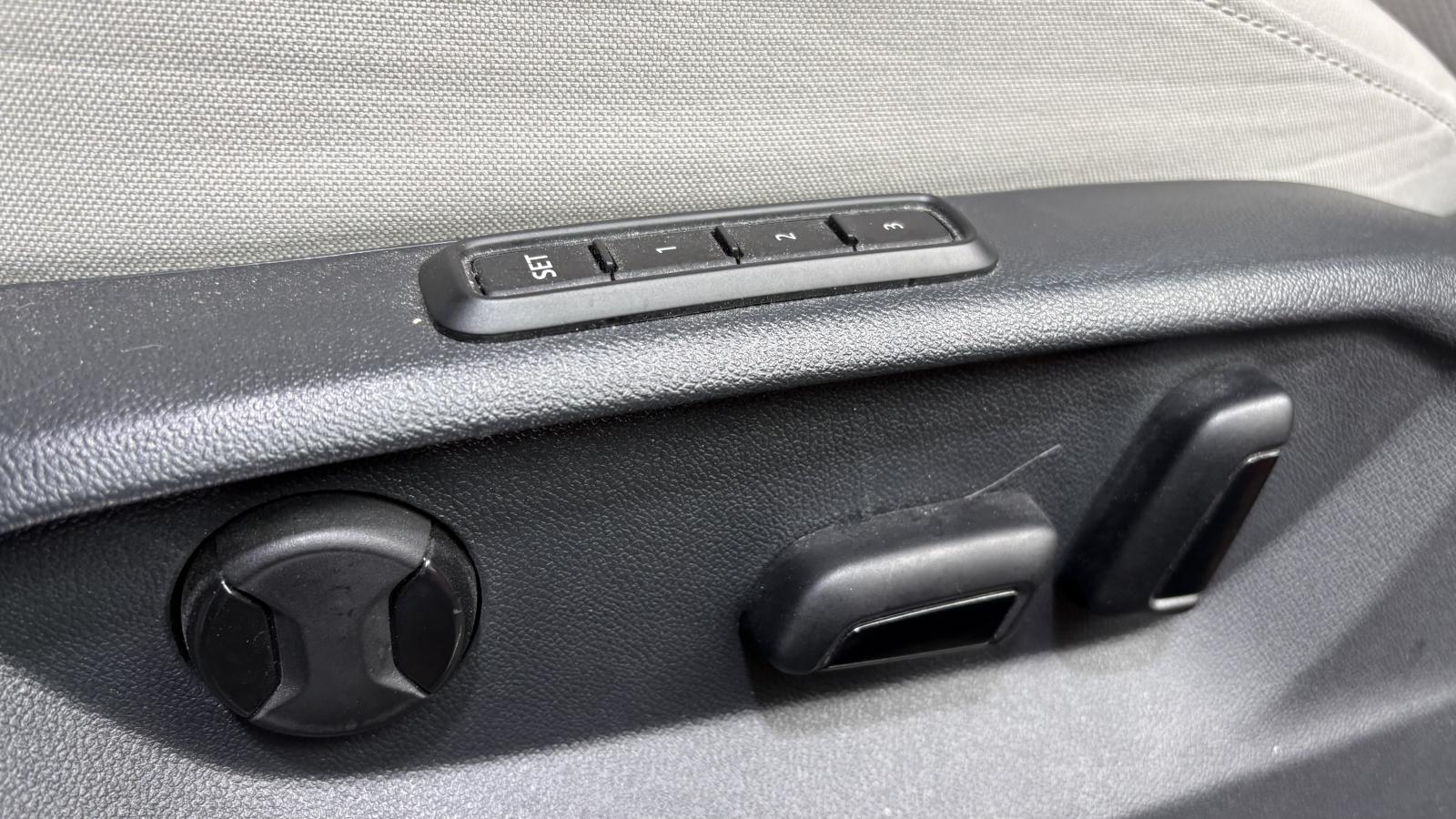 2024 Volkswagen Tiguan - Image 12