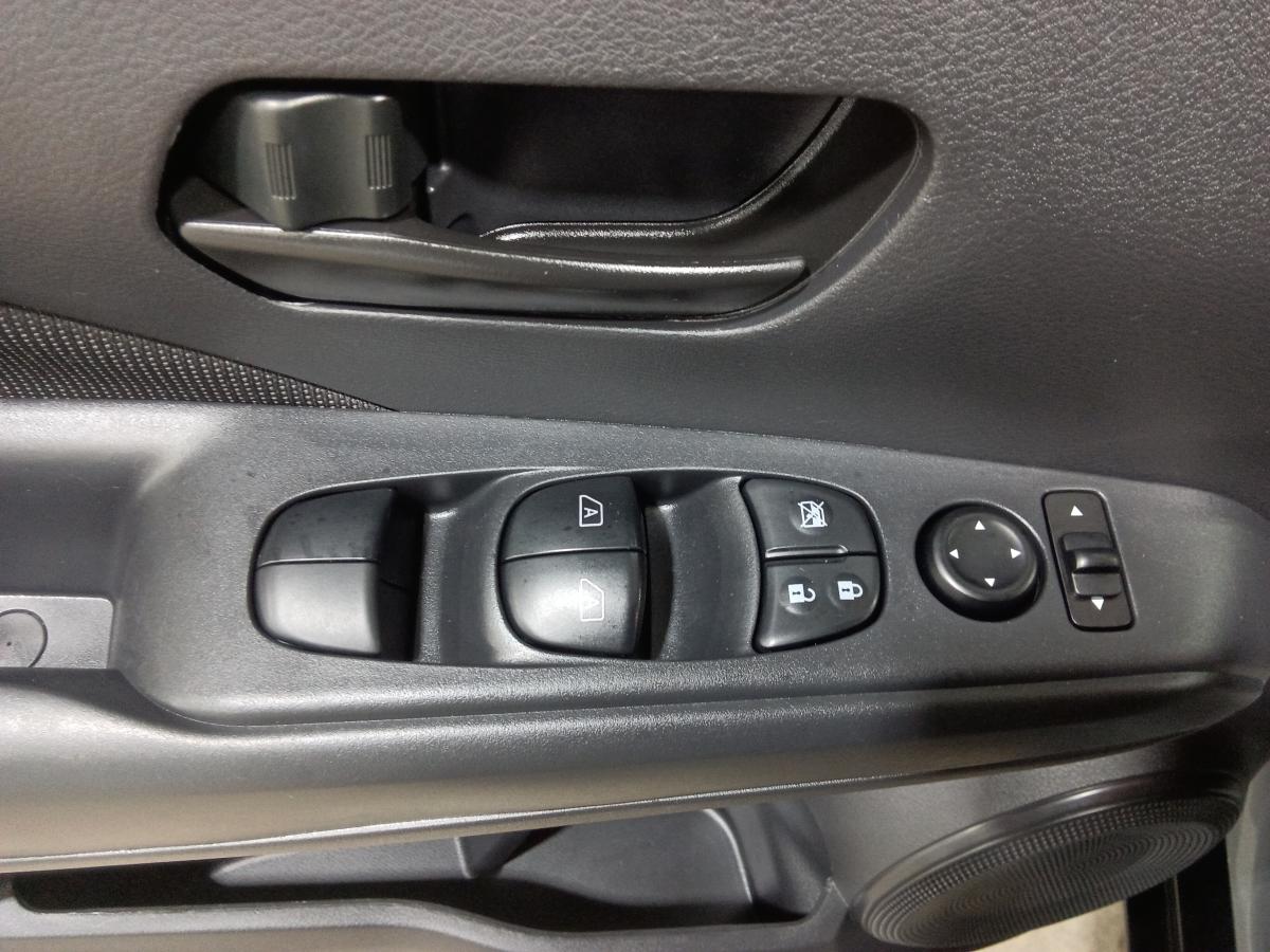 2023 Nissan Kicks - Image 25