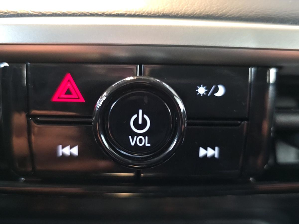 2025 Nissan Kicks - Image 26