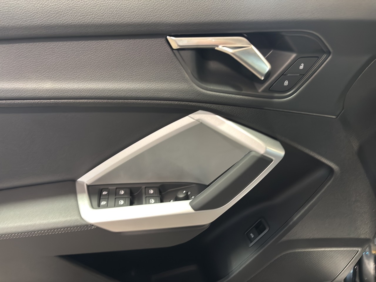 2025 Audi Q3 - Image 9