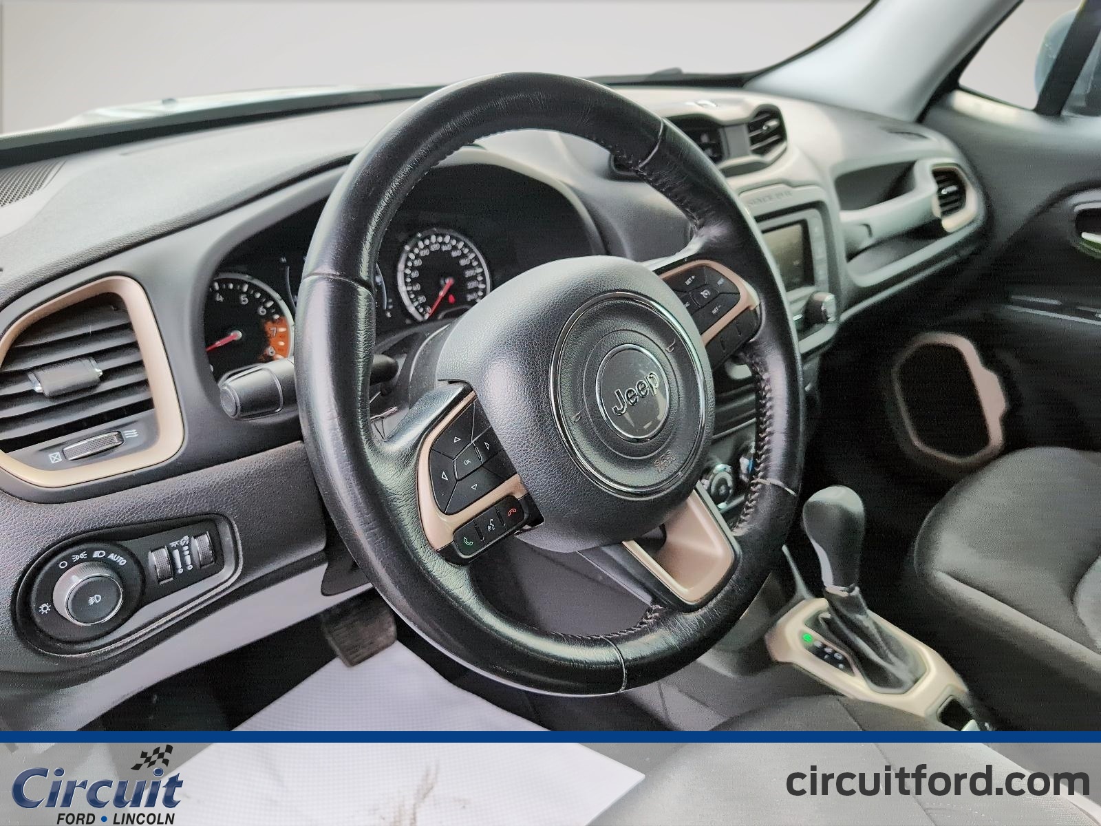 2017 Jeep Renegade - Image 13