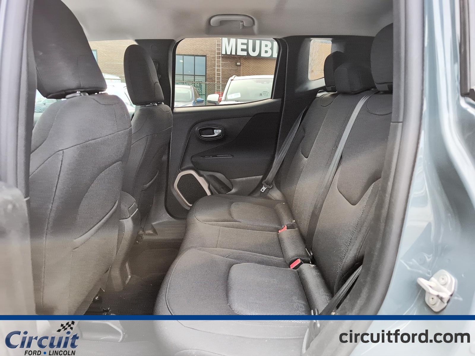 2017 Jeep Renegade - Image 17