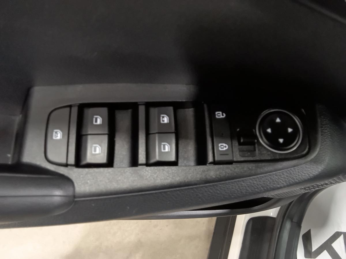 2023 Kia Seltos - Image 25