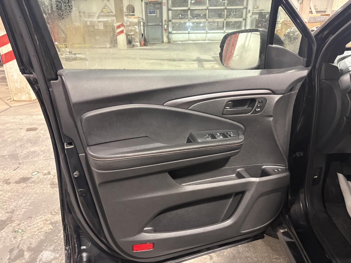 2022 Honda Pilot - Image 18