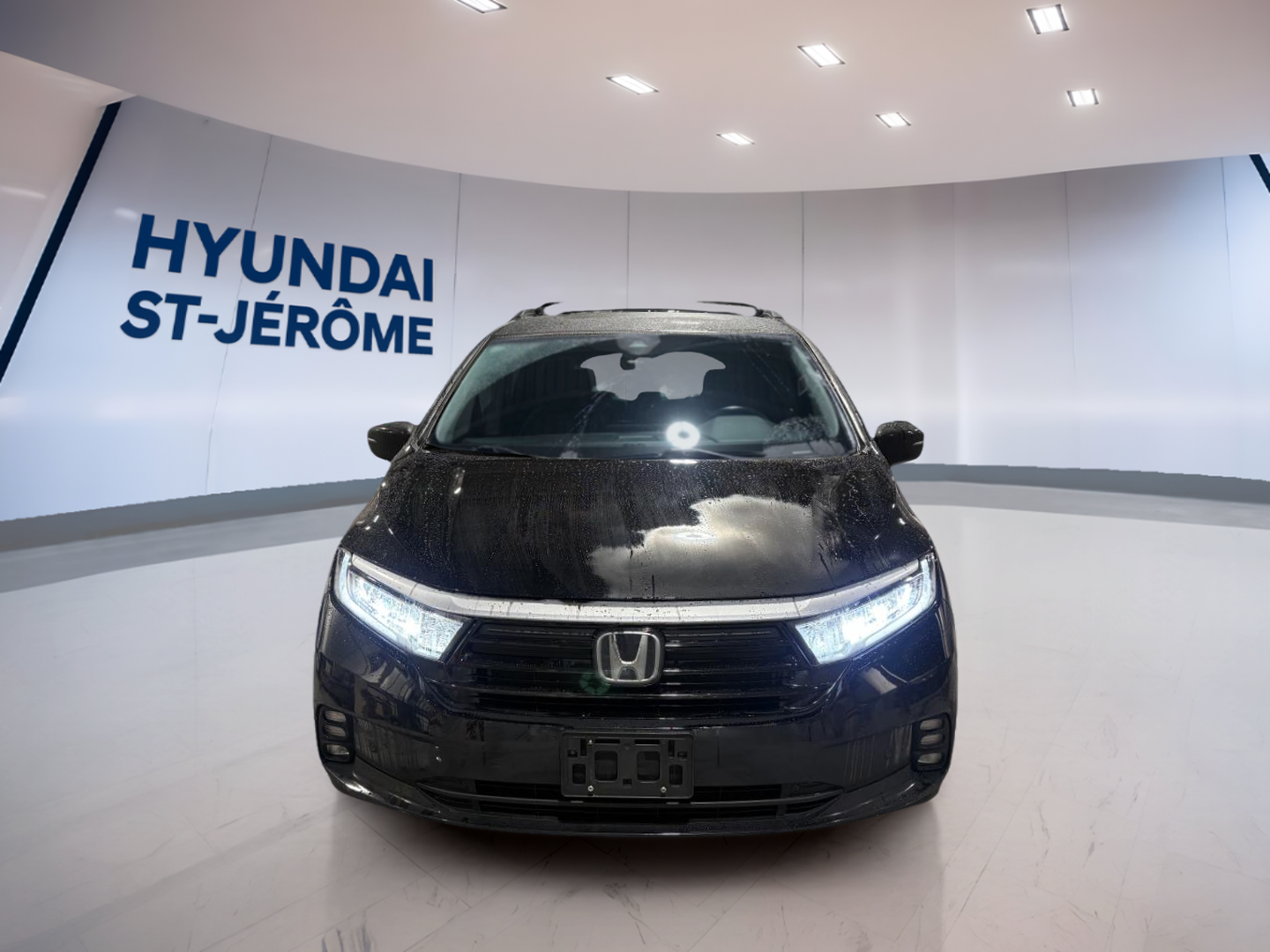 2022 Honda Odyssey - Image 2