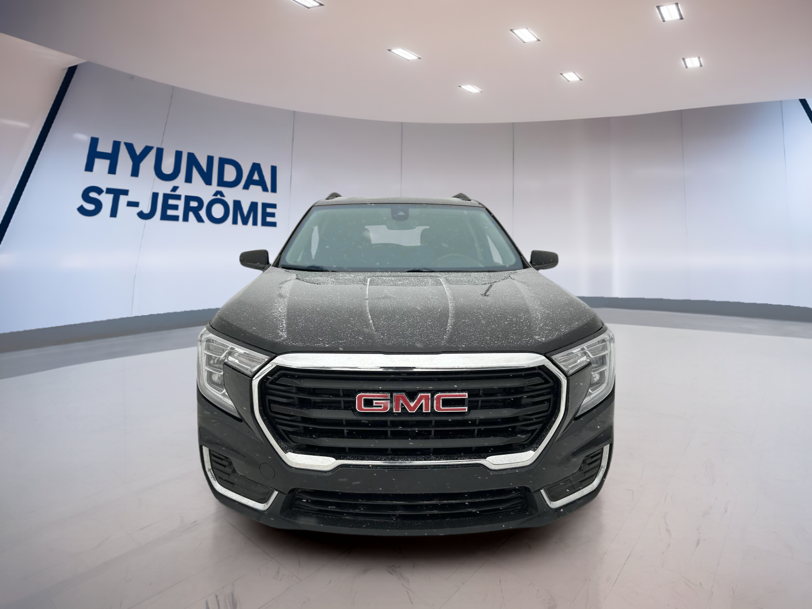 2022 GMC Terrain - Image 2