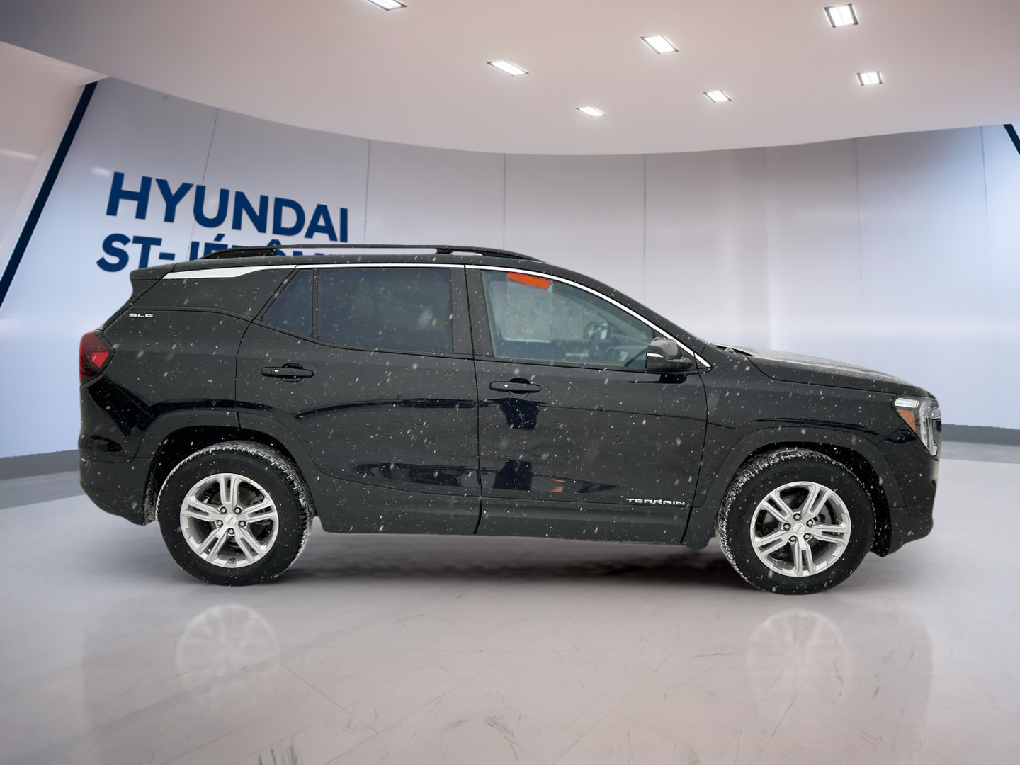 2022 GMC Terrain - Image 4