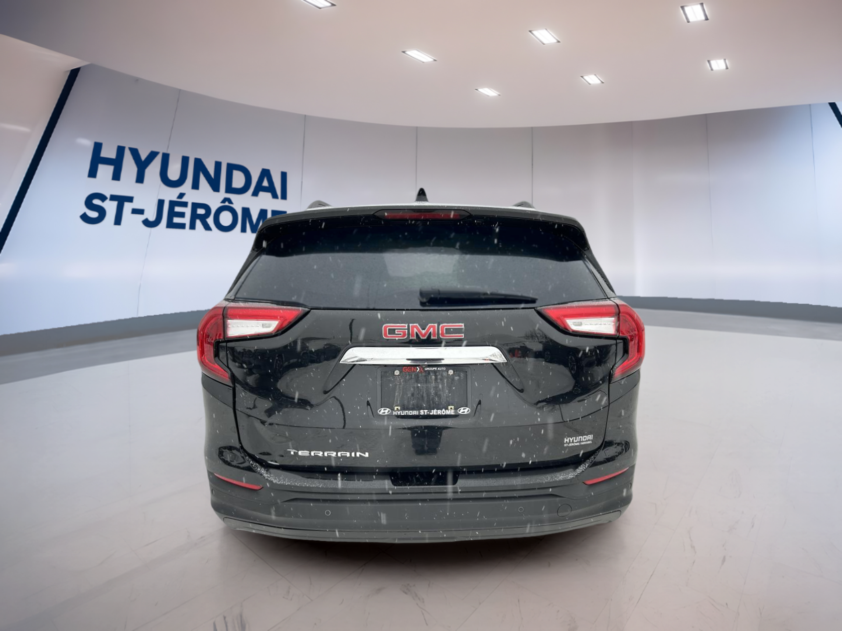 2022 GMC Terrain - Image 6