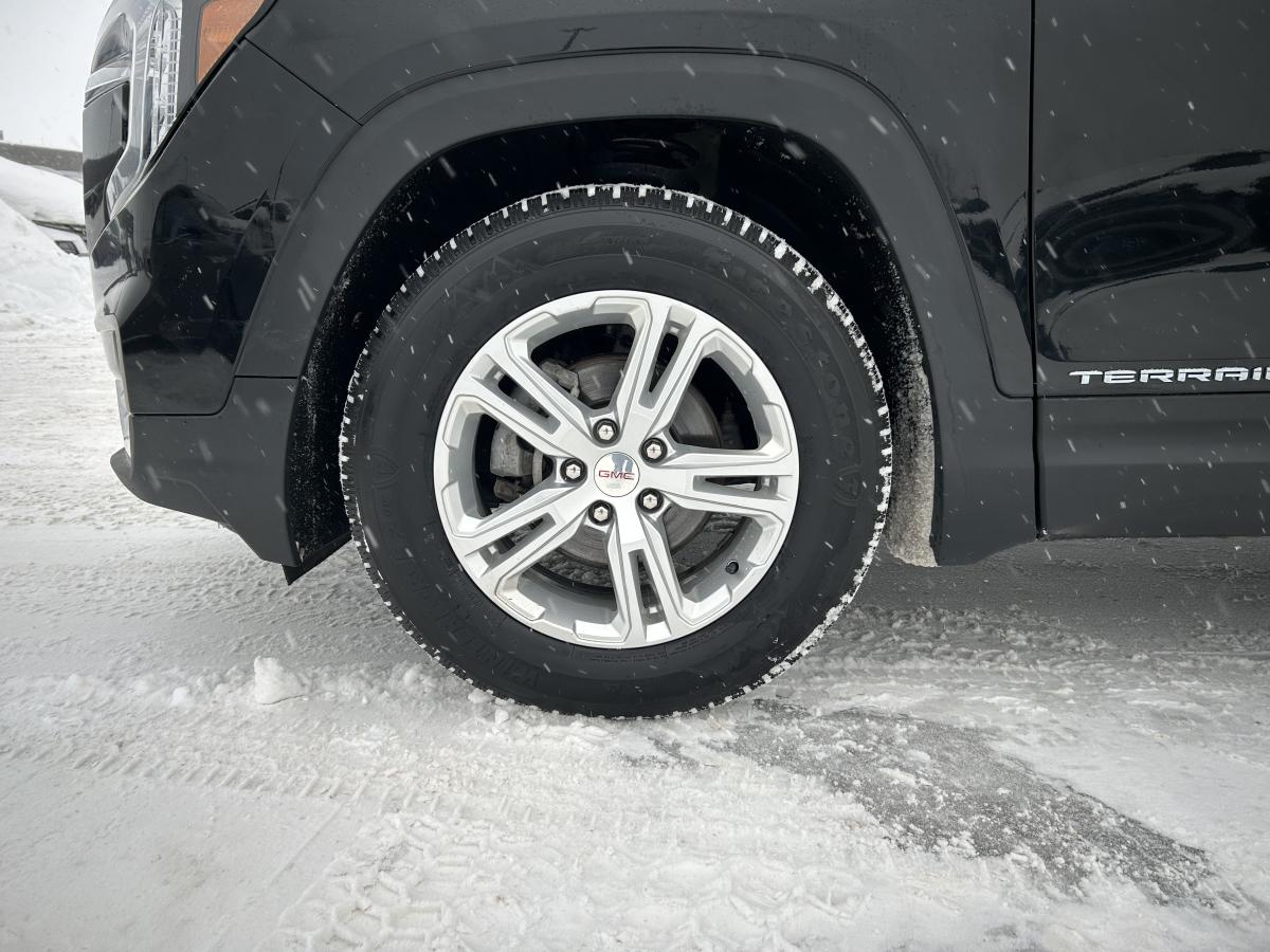 2022 GMC Terrain - Image 9