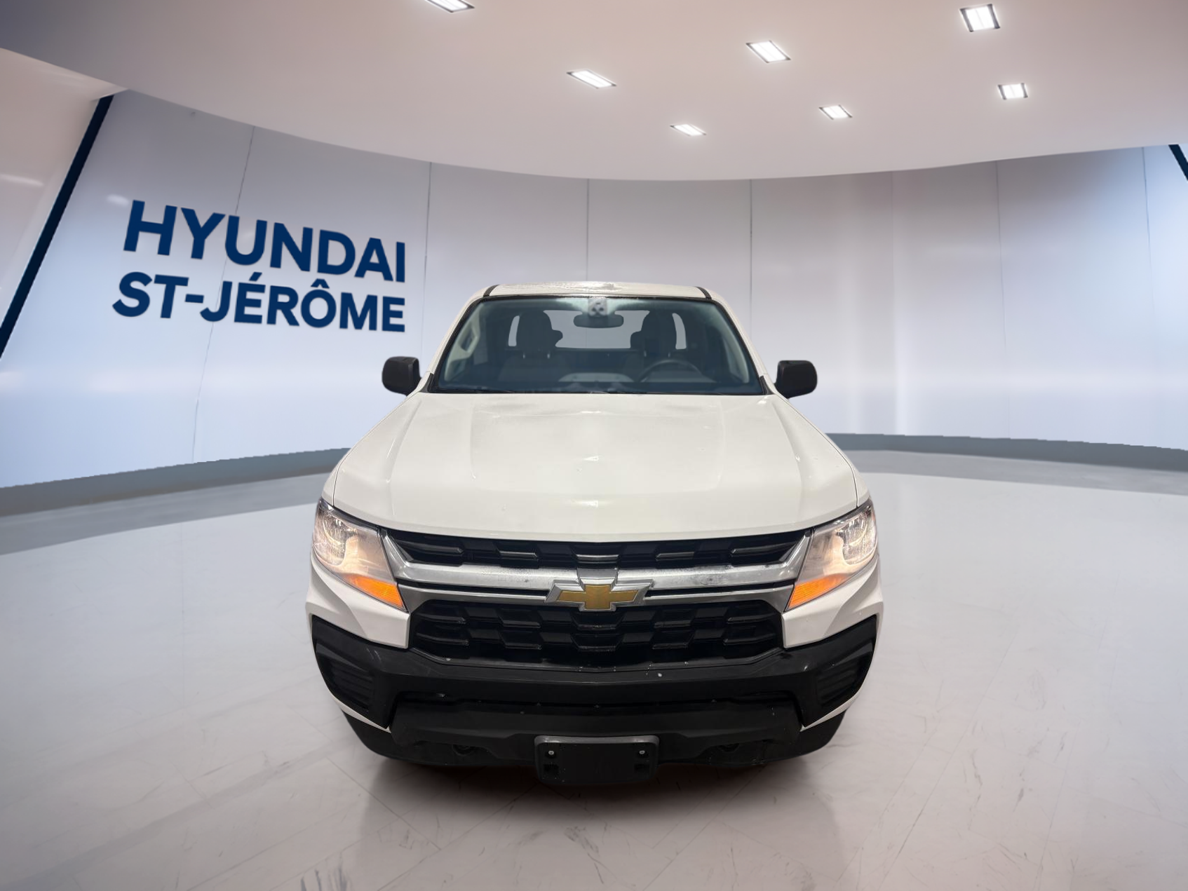 2022 Chevrolet Colorado - Image 2