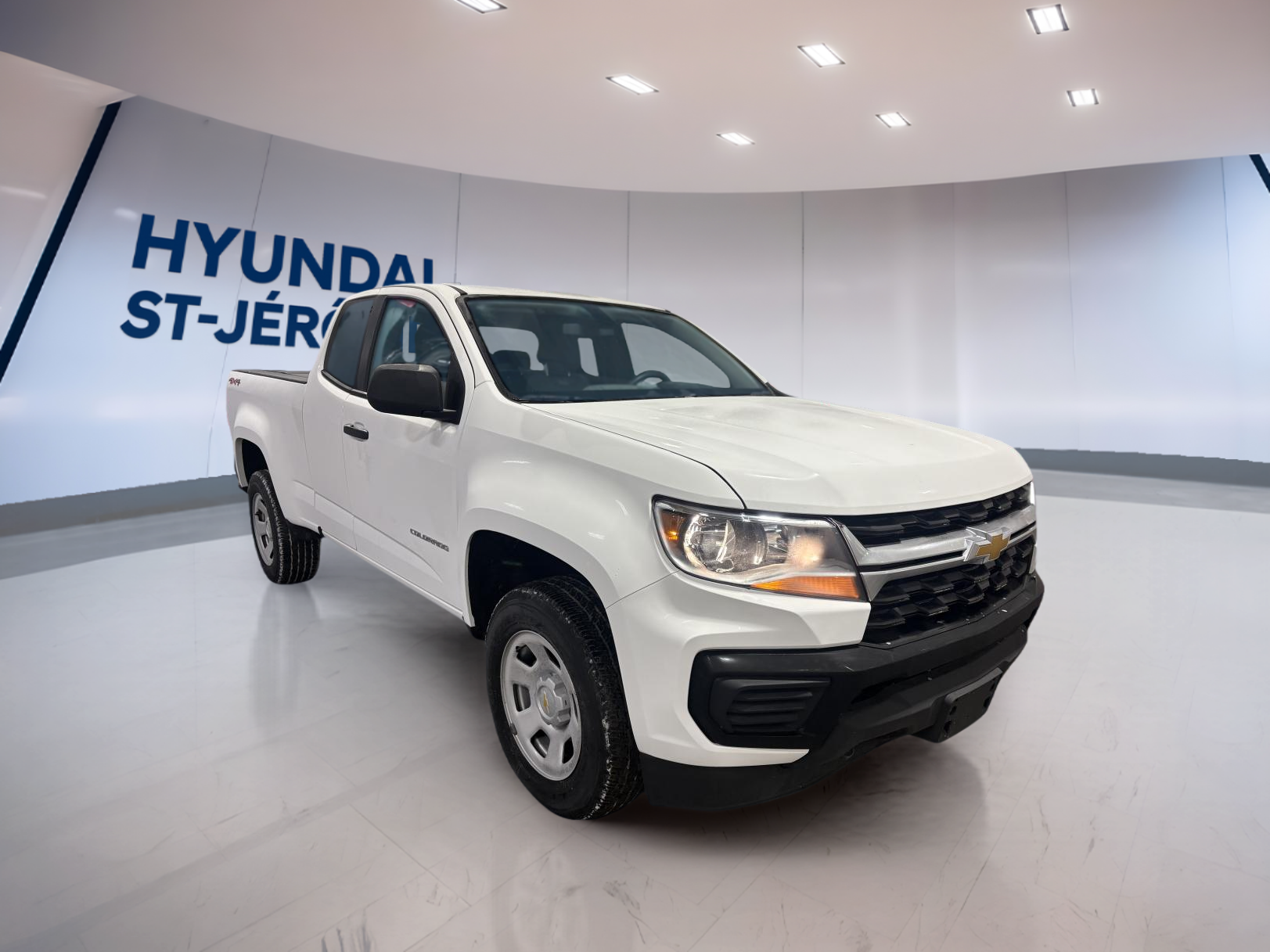 2022 Chevrolet Colorado - Image 3