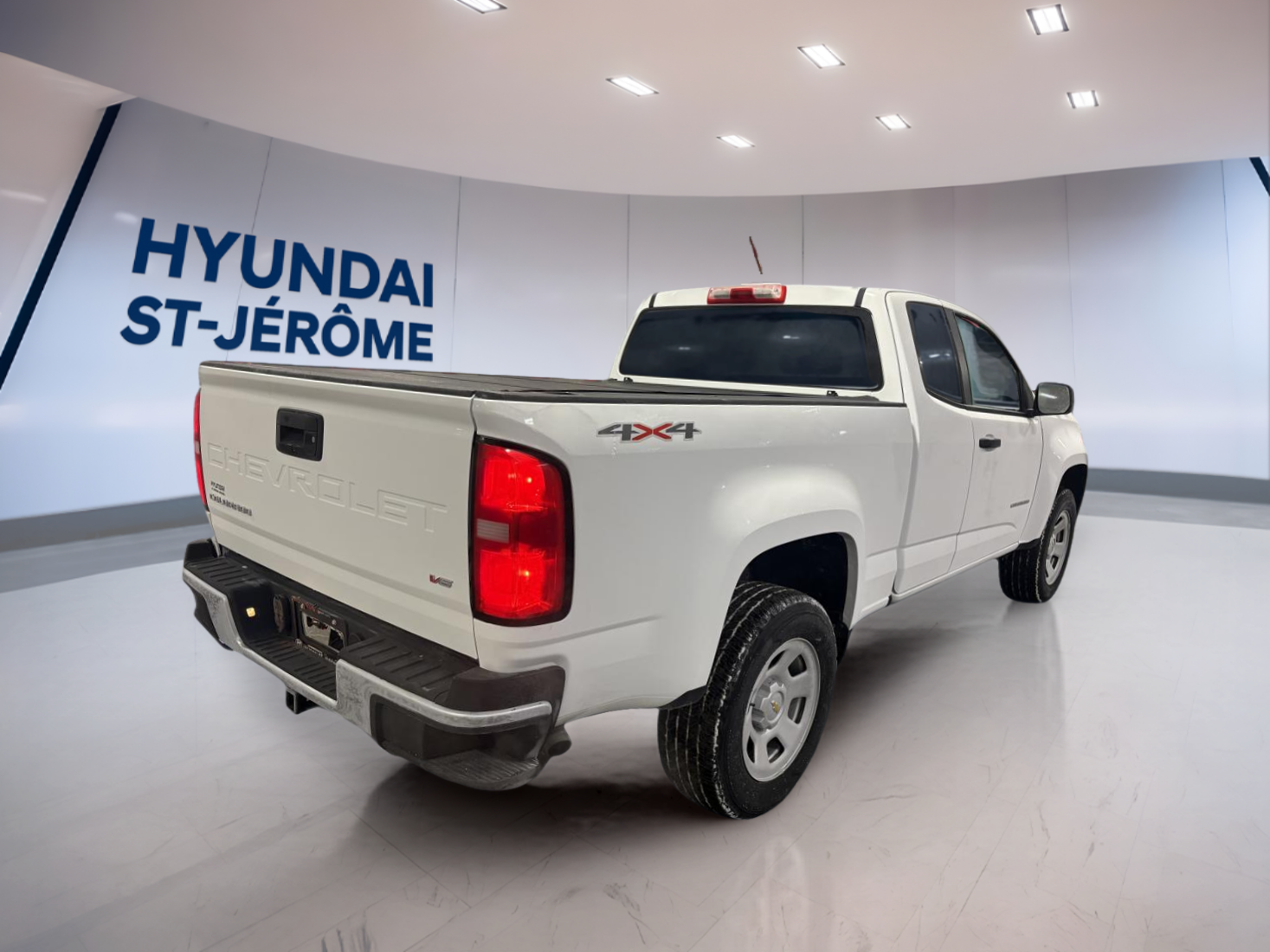 2022 Chevrolet Colorado - Image 4