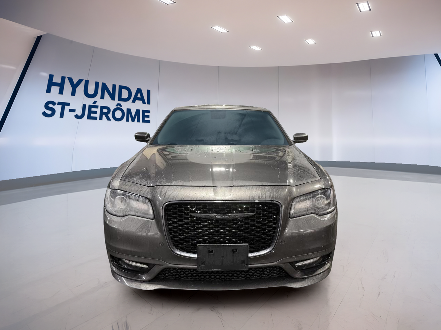 2022 Chrysler 300 - Image 2