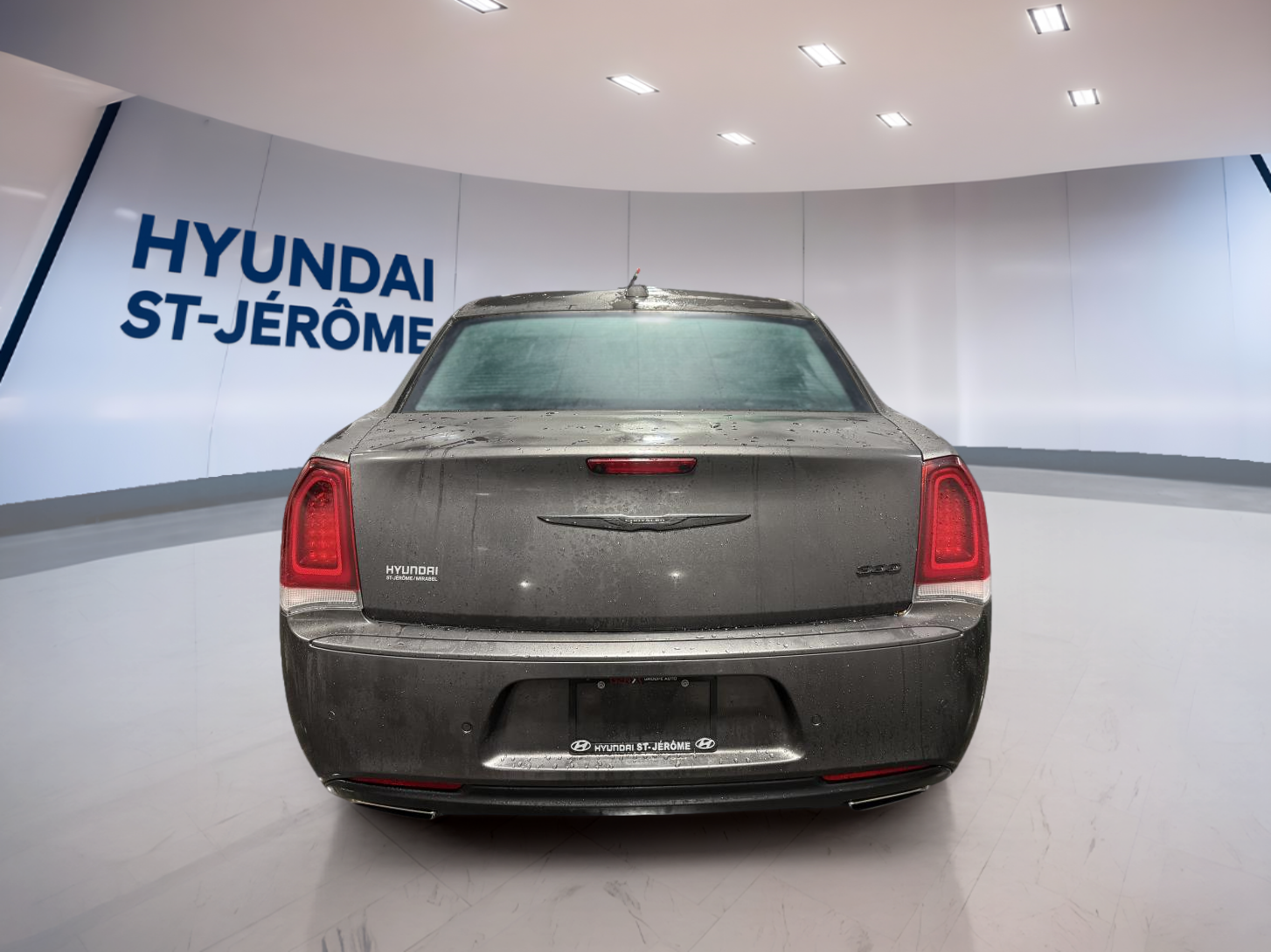 2022 Chrysler 300 - Image 6