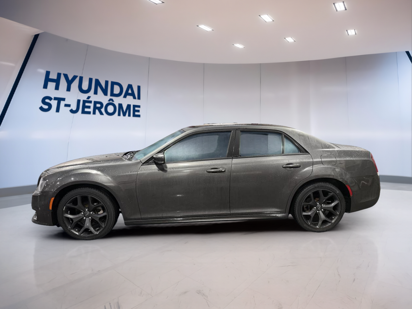 2022 Chrysler 300 - Image 8